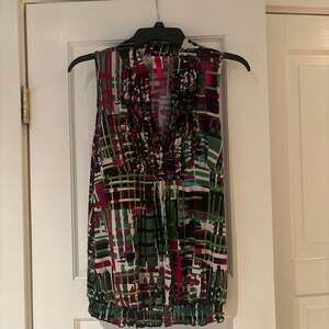 Heart & Soul- Geometric Print Ruffle Blouse, Size L - Sleeveless Top